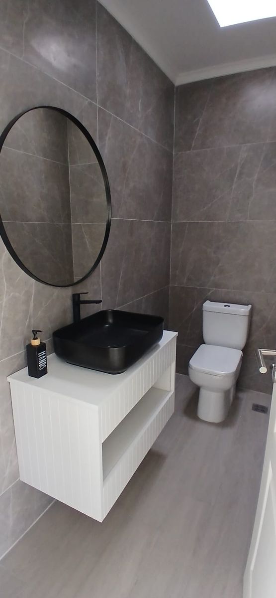 CASA 4 DORMITORIOS- A LA LAGUNA- MUELLE PROPIO- GALERIA - PILETA - 24