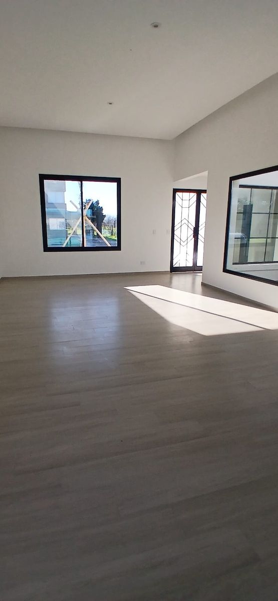 CASA 4 DORMITORIOS- A LA LAGUNA- MUELLE PROPIO- GALERIA - PILETA - 30