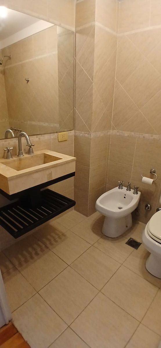 ALQUILER Hermoso monoambiente con balcón - 7