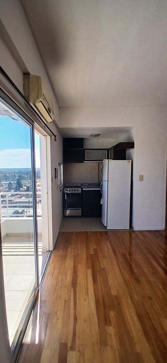 ALQUILER Hermoso monoambiente con balcón - 13