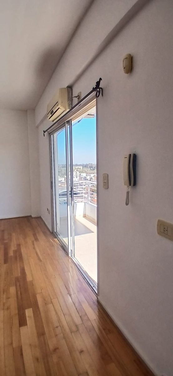 ALQUILER Hermoso monoambiente con balcón - 17