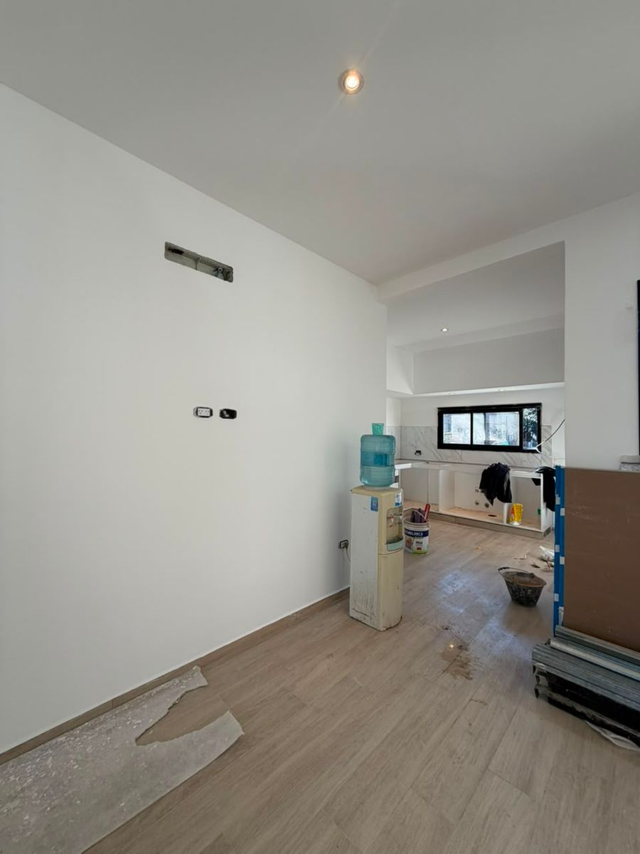 CASA EN UNA PLANTA- 4 DORMITORIOS- PILETA - 5