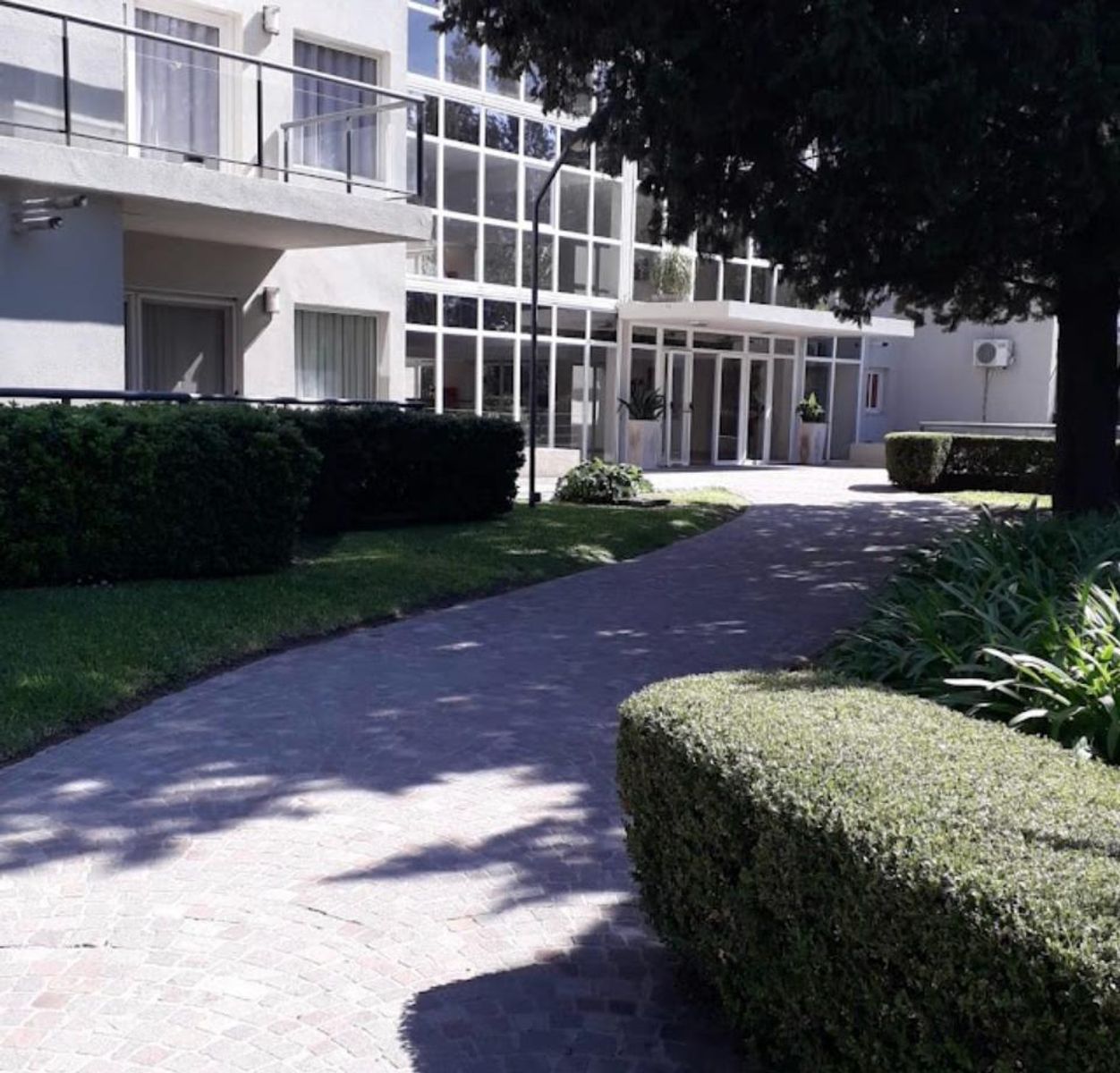 ALQUILER HERMOSO DEPARTAMENTO CON COCHERA - 3