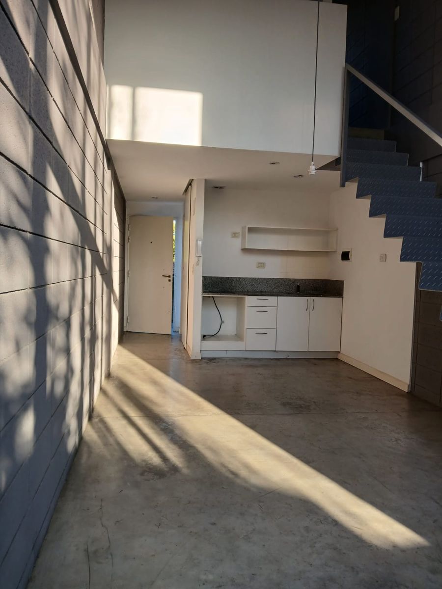 ALQUILER DÚPLEX CON BALCÓN. ESPACIO PARA AUTO. PILAR. - 6