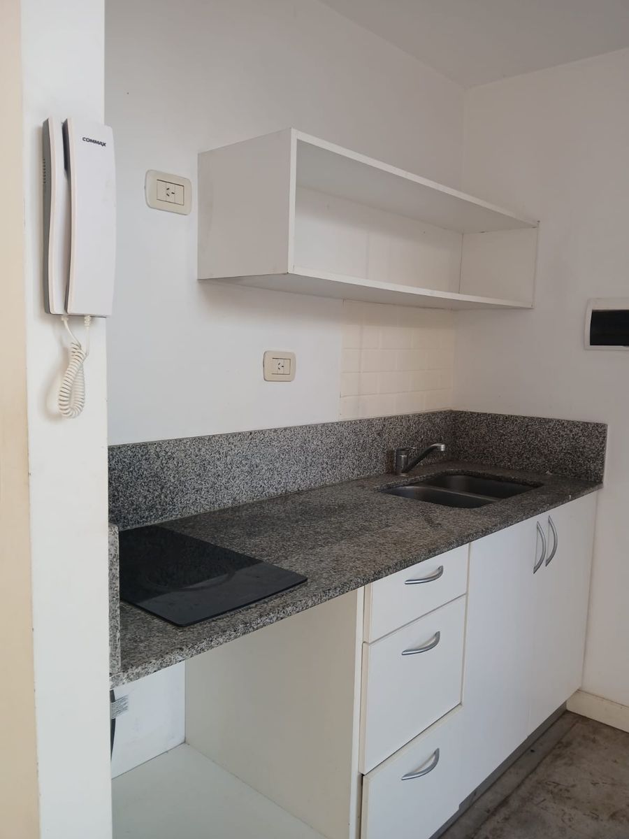 ALQUILER DÚPLEX CON BALCÓN. ESPACIO PARA AUTO. PILAR. - 9