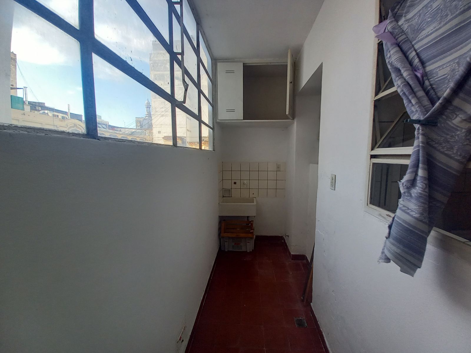 Home alquila amplio departamemto un dormitorio con placard, livingcomedor, cocina y lavadero separado en pleno microcentro rosario -Sarmiento y Rioja - 2