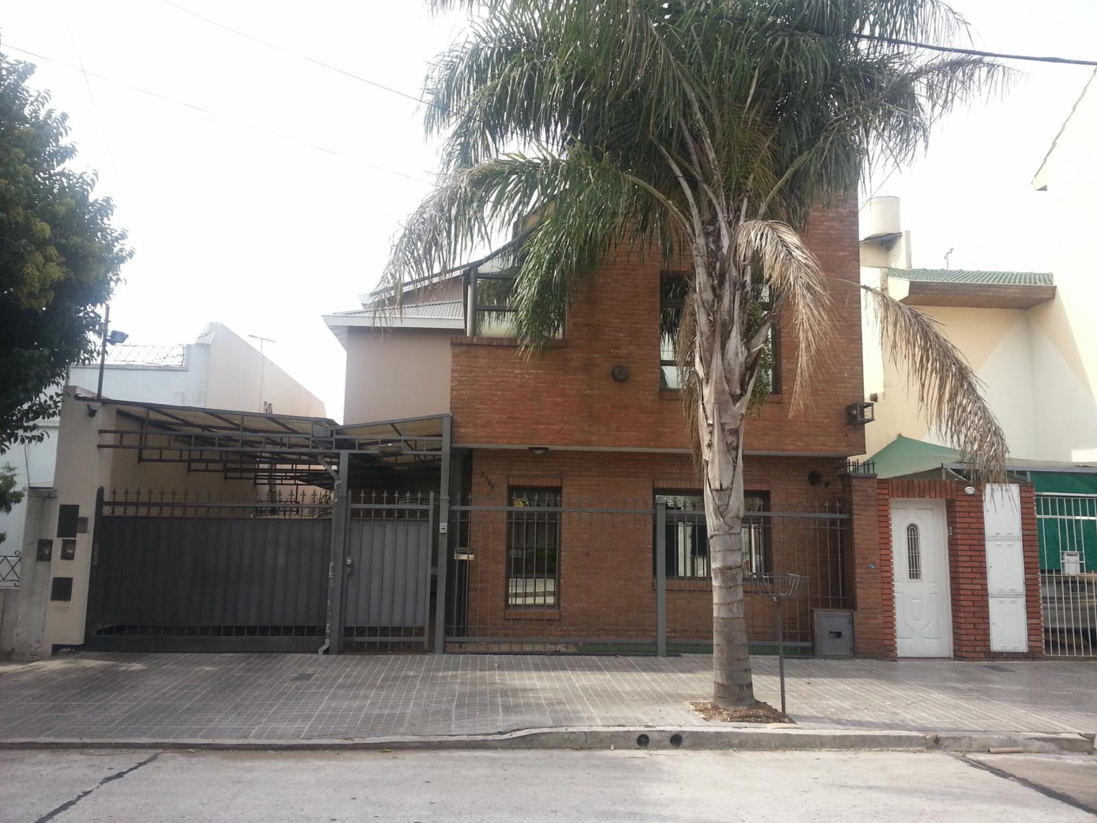 Tres casas en lote de 10 x 50, venta conjunta. Todas en excelente estado y detalles de categoria — foto 3