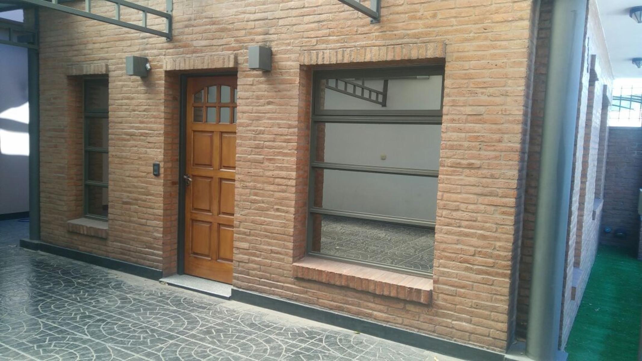 Tres casas en lote de 10 x 50, venta conjunta. Todas en excelente estado y detalles de categoria — foto 4