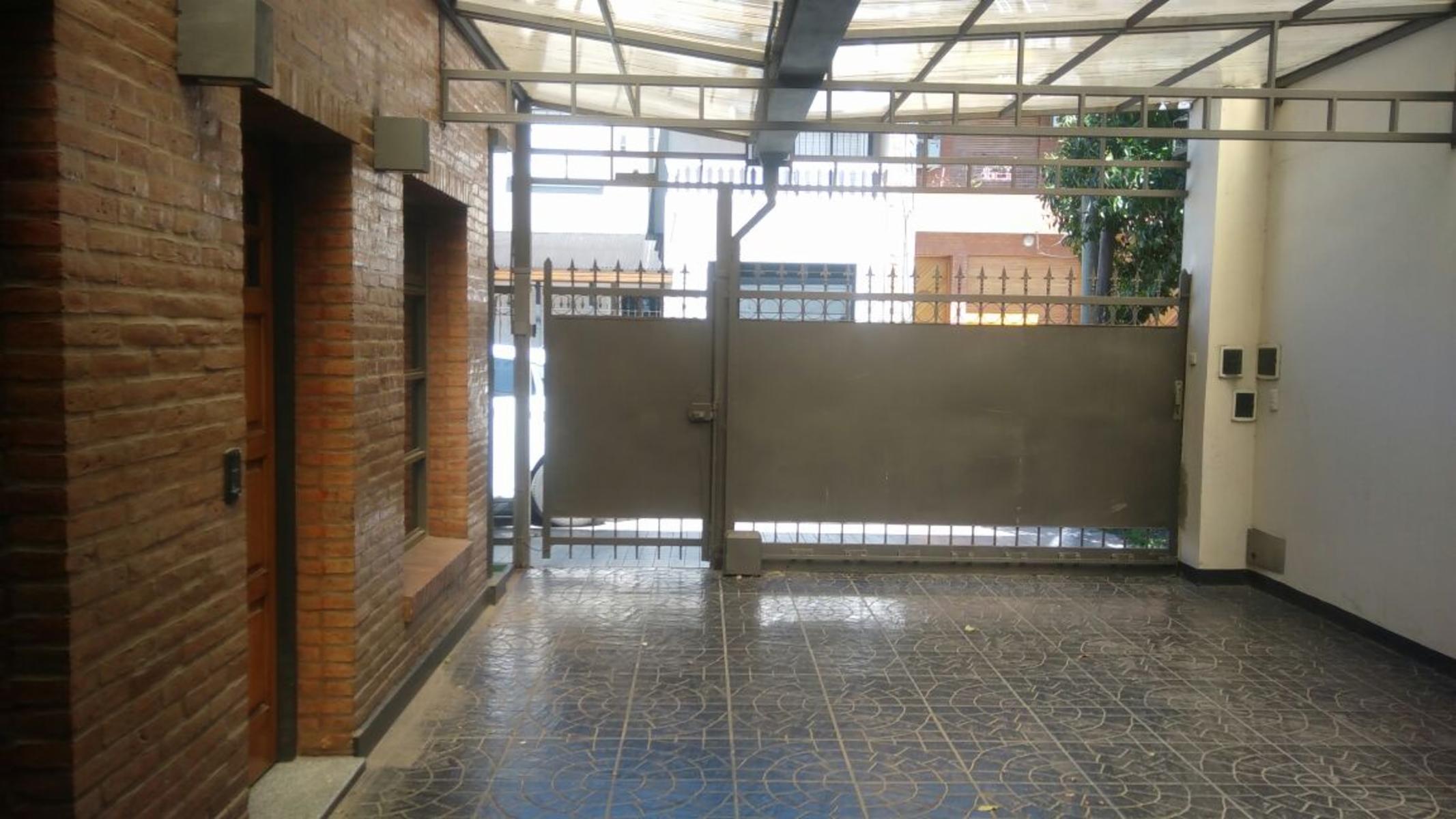 Tres casas en lote de 10 x 50, venta conjunta. Todas en excelente estado y detalles de categoria — foto 13