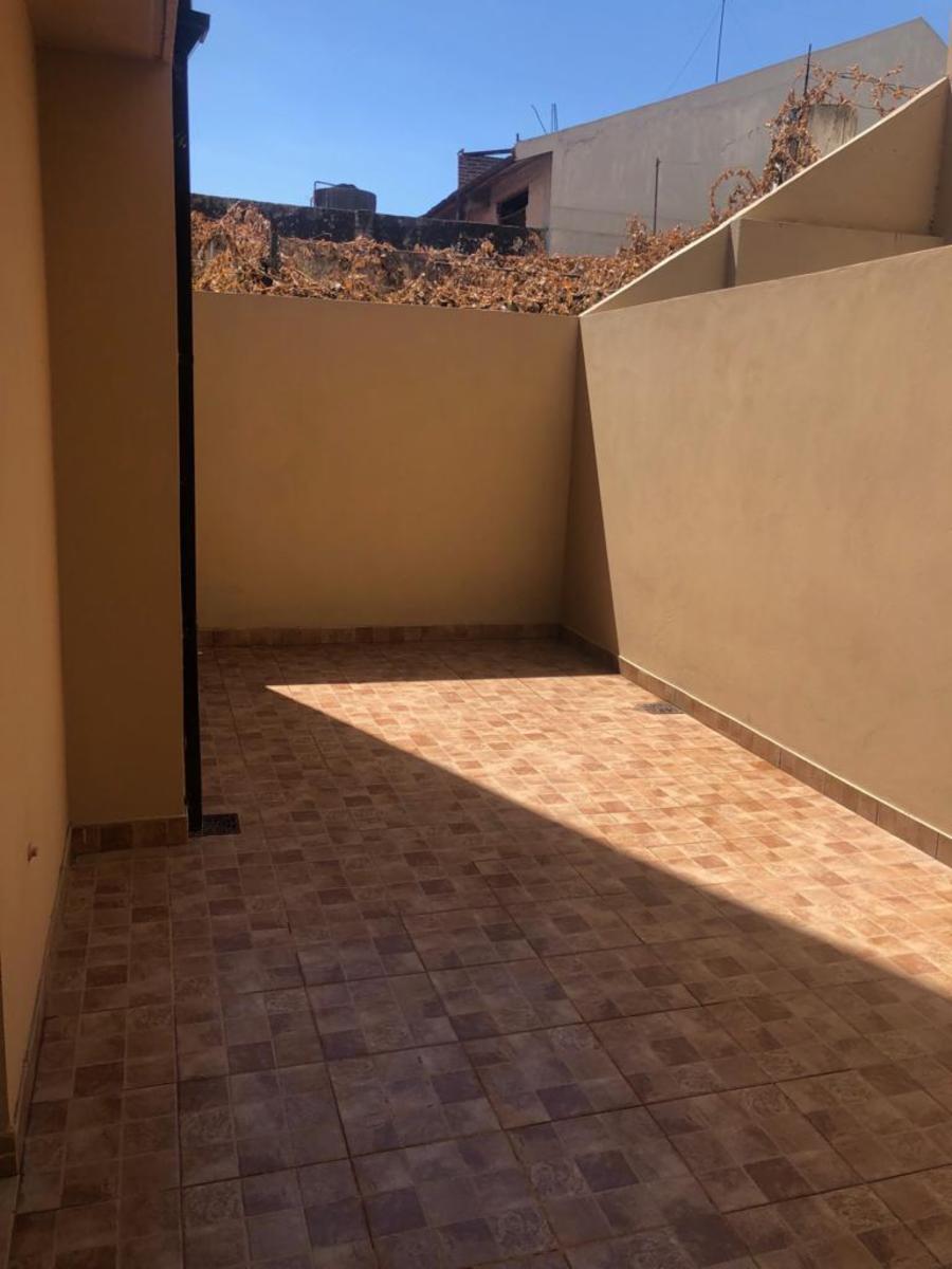 Departamento de 2 ambientes en planta baja con patio y dos cocheras — foto 3
