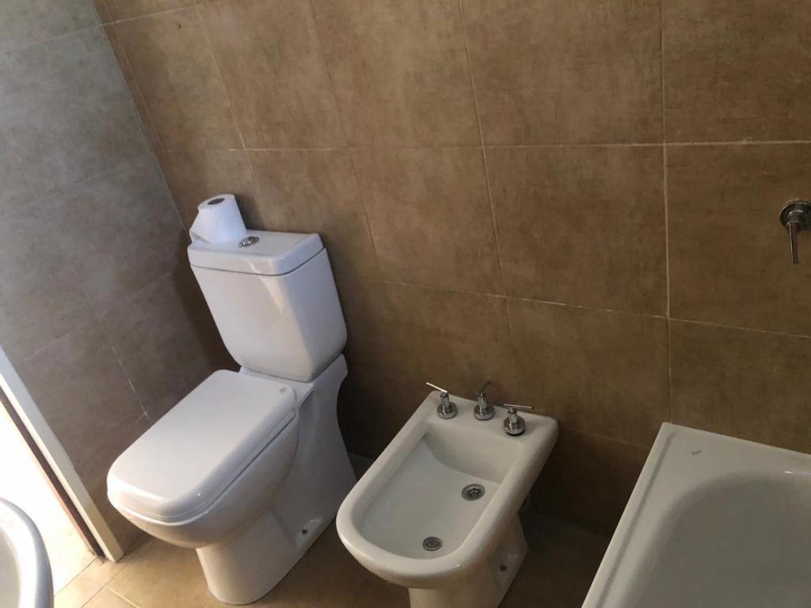 Departamento de 2 ambientes en planta baja con patio y dos cocheras — foto 9