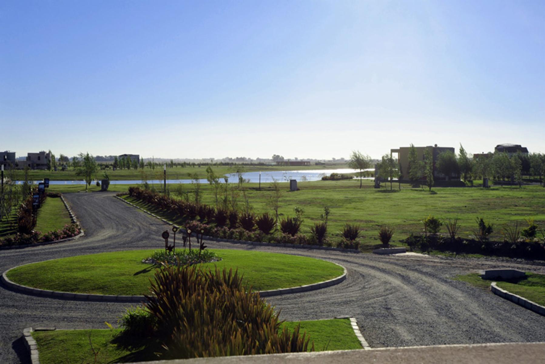 Lote de 1200 m2 en Club de Campo La Faustina - 2