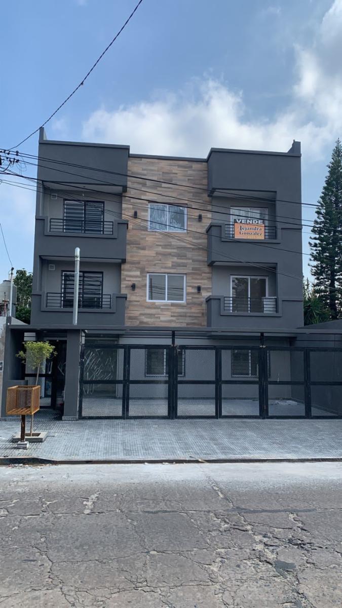 Departamentos de 2 ambientes en pozo, en planta baja con dos patios