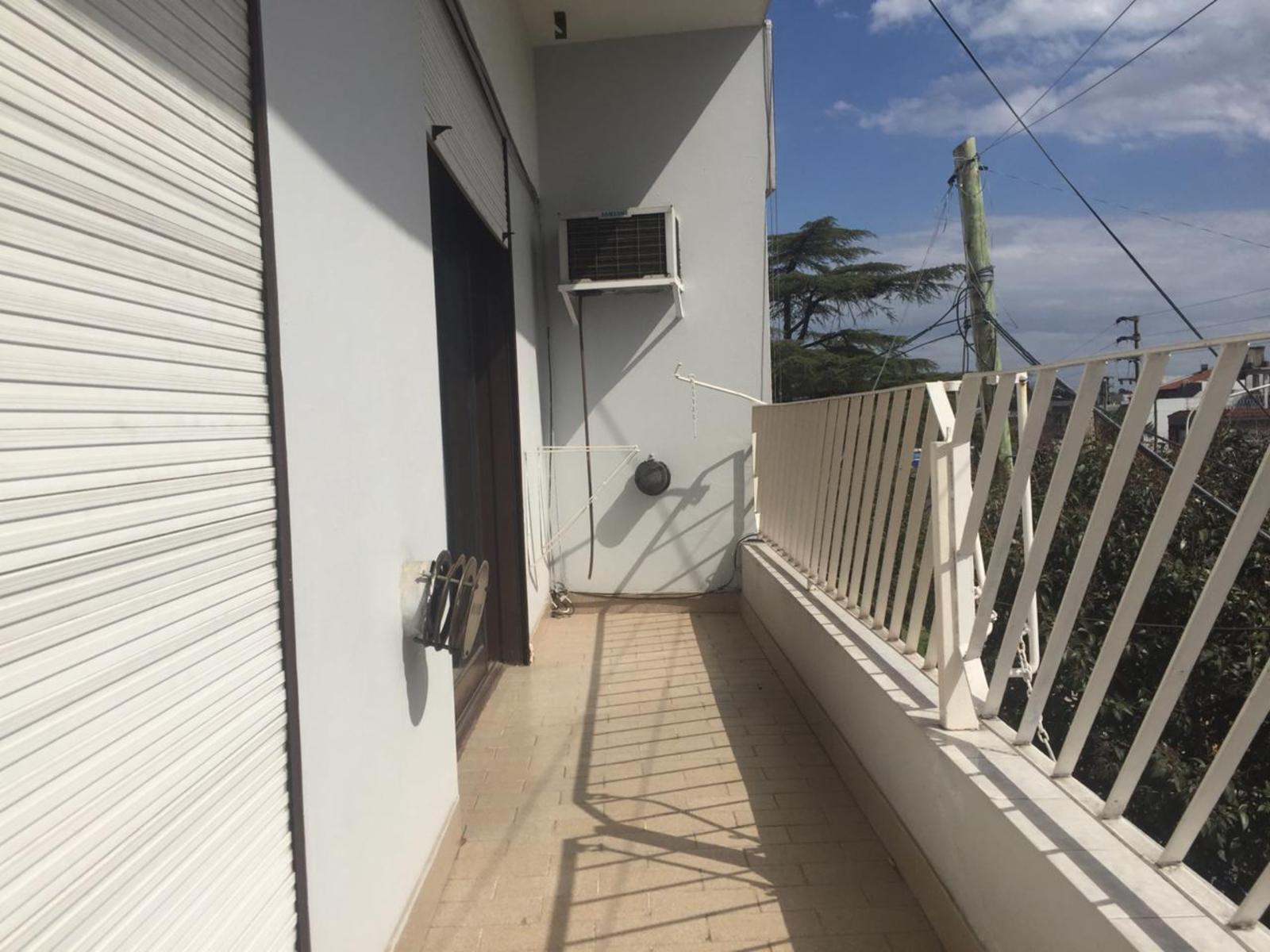 PH de 3 ambientes con balcón y terraza propia — foto 3