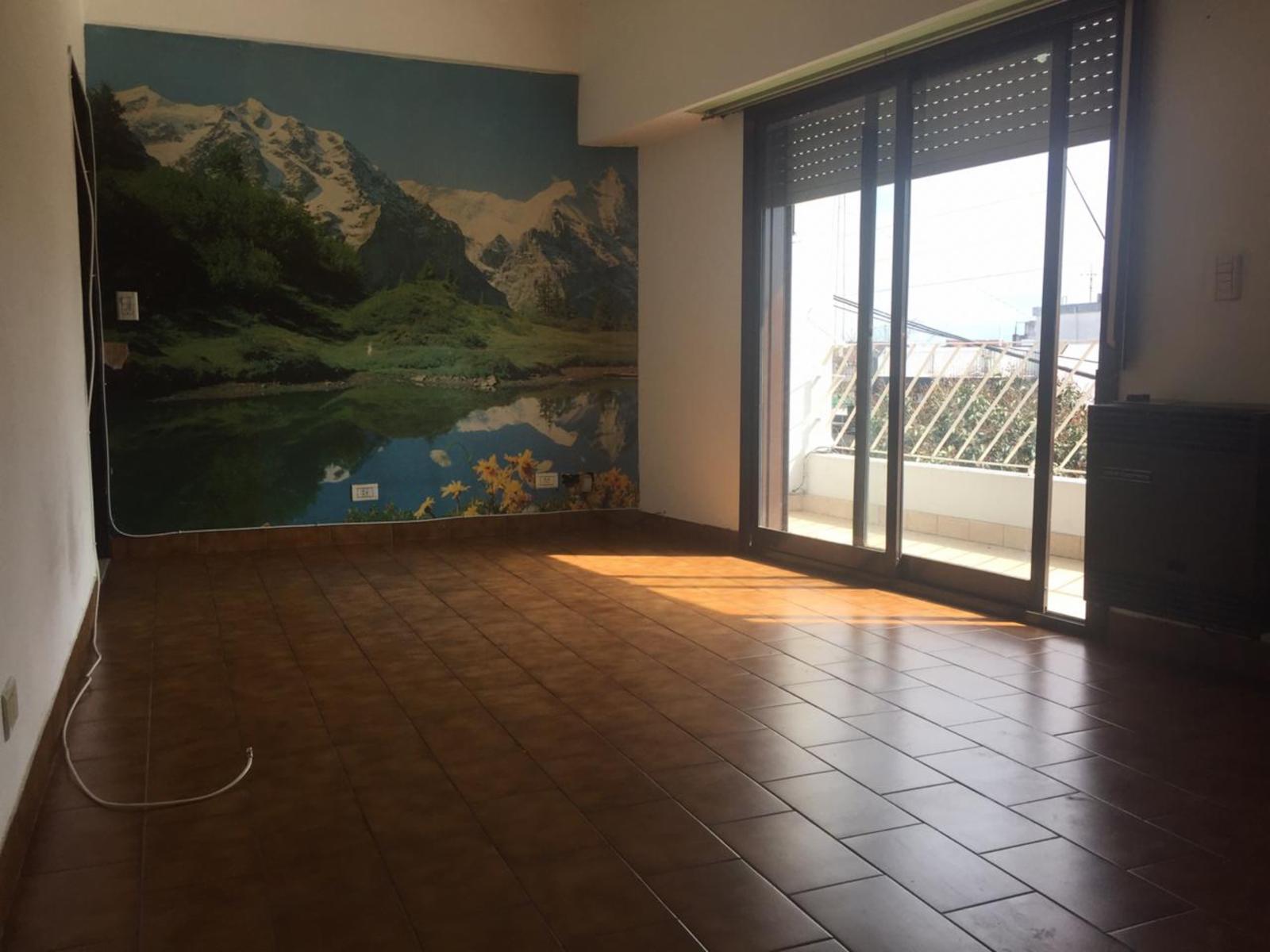 PH de 3 ambientes con balcón y terraza propia — foto 6