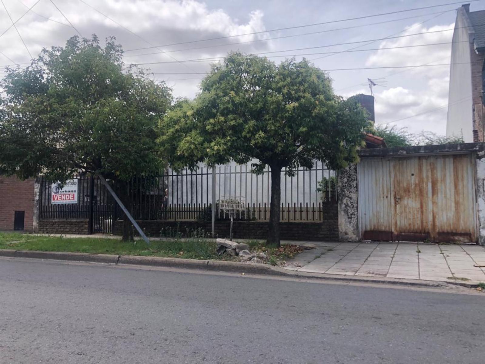 PH a refaccionar al frente de 3 ambientes, totalmente independiente. Sin expensas