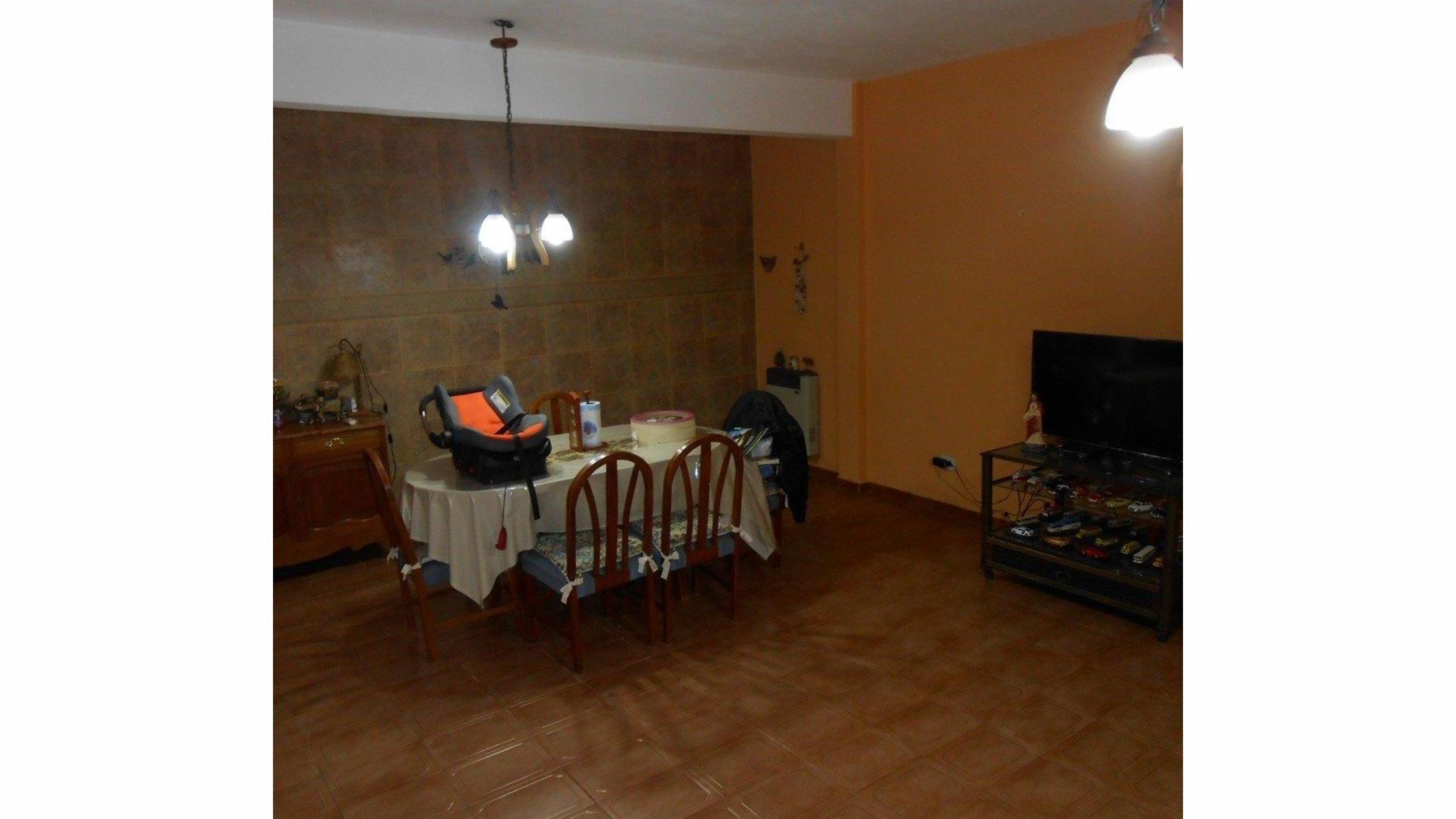 Casa de 3 ambientes sobre lote propio con garaje y amplio patio — foto 2
