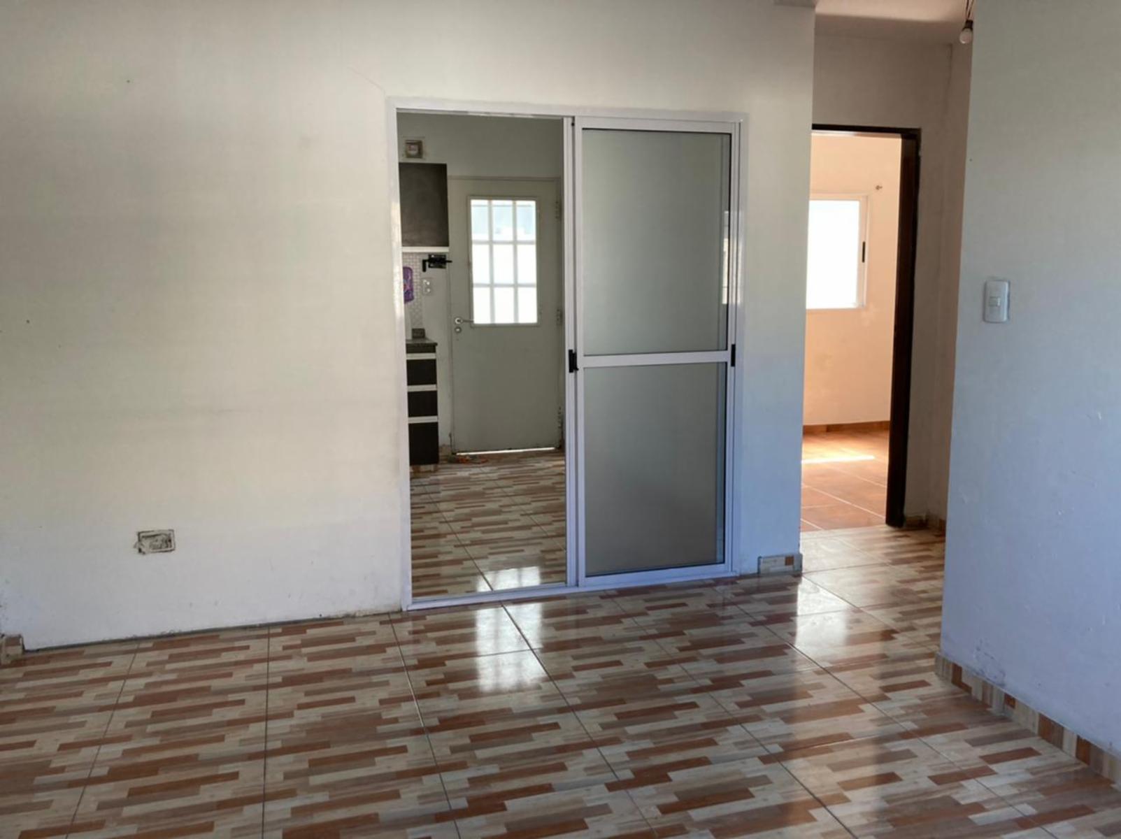 DEPARTAMENTO DE 3 AMBIENTES AL FRENTE CON PATIO — foto 2
