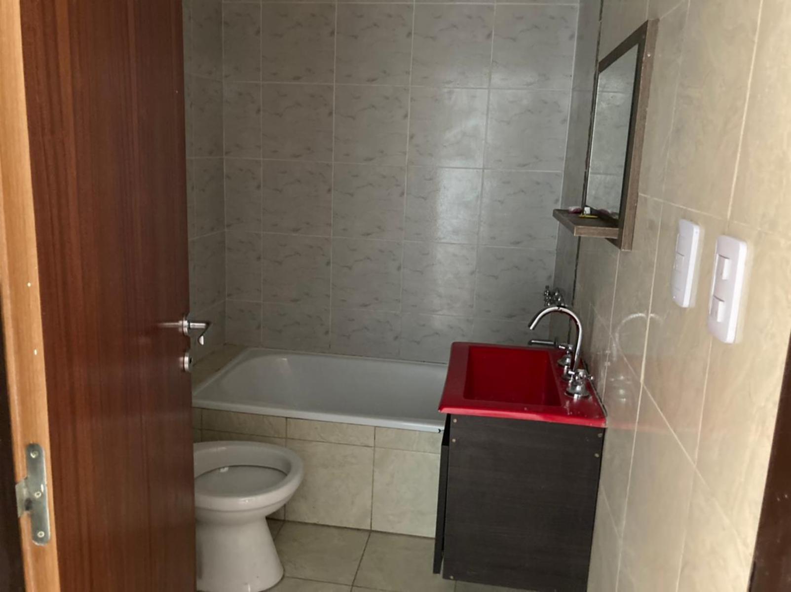 DEPARTAMENTO DE 3 AMBIENTES AL FRENTE CON PATIO — foto 5