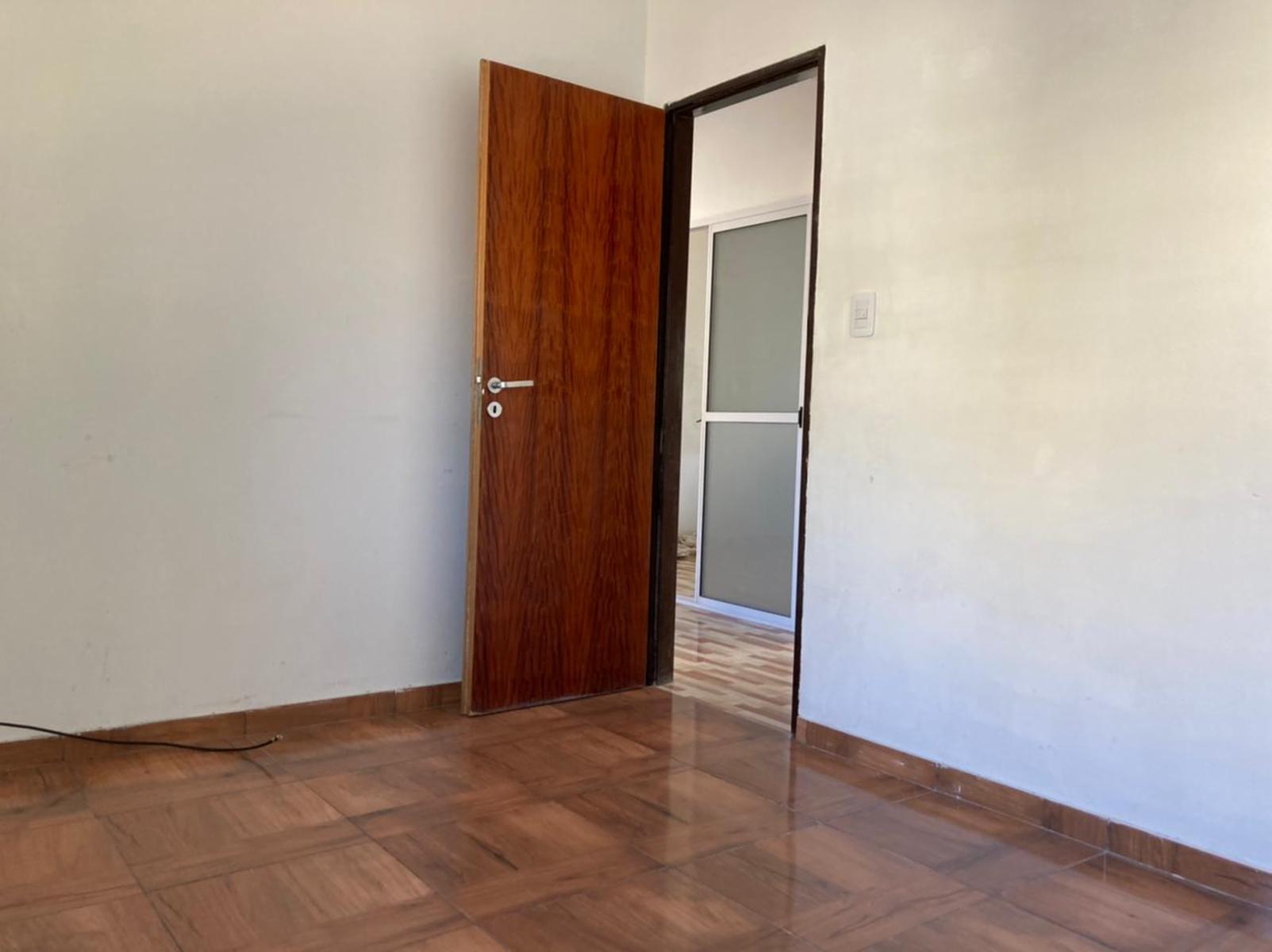 DEPARTAMENTO DE 3 AMBIENTES AL FRENTE CON PATIO — foto 6