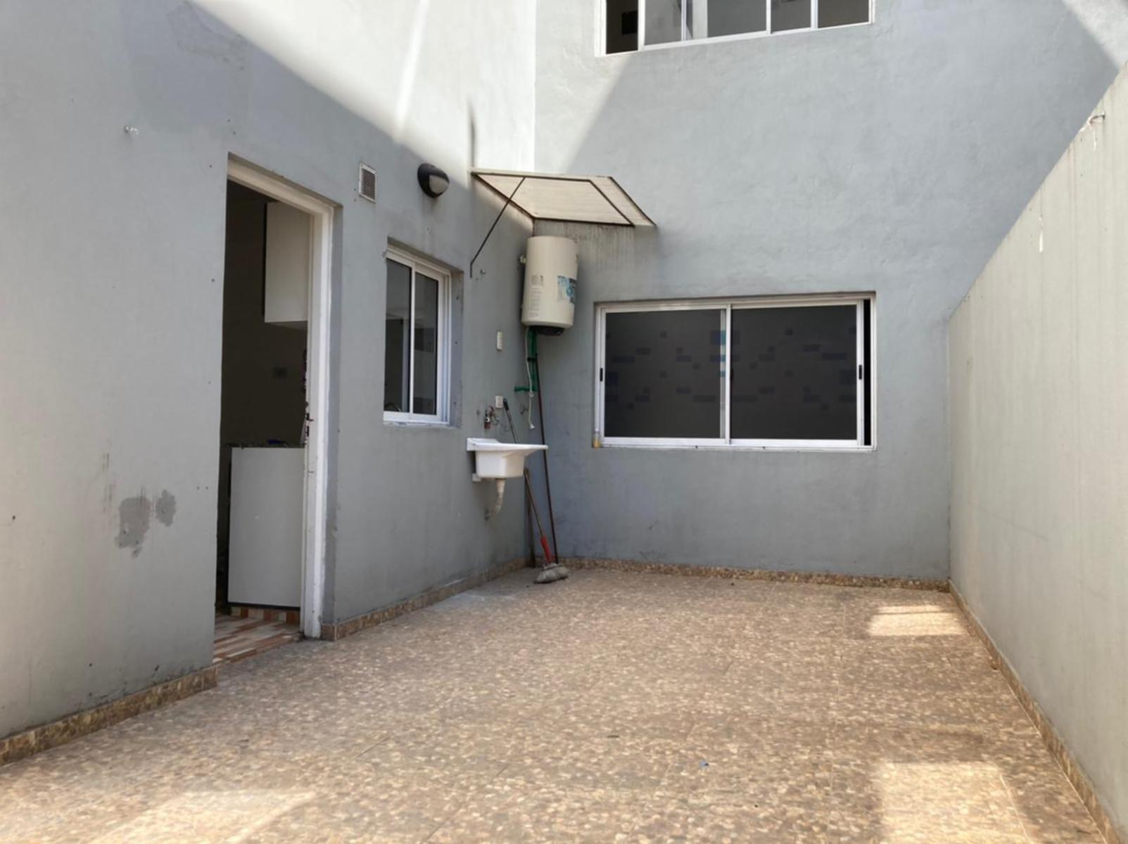 DEPARTAMENTO DE 3 AMBIENTES AL FRENTE CON PATIO — foto 12