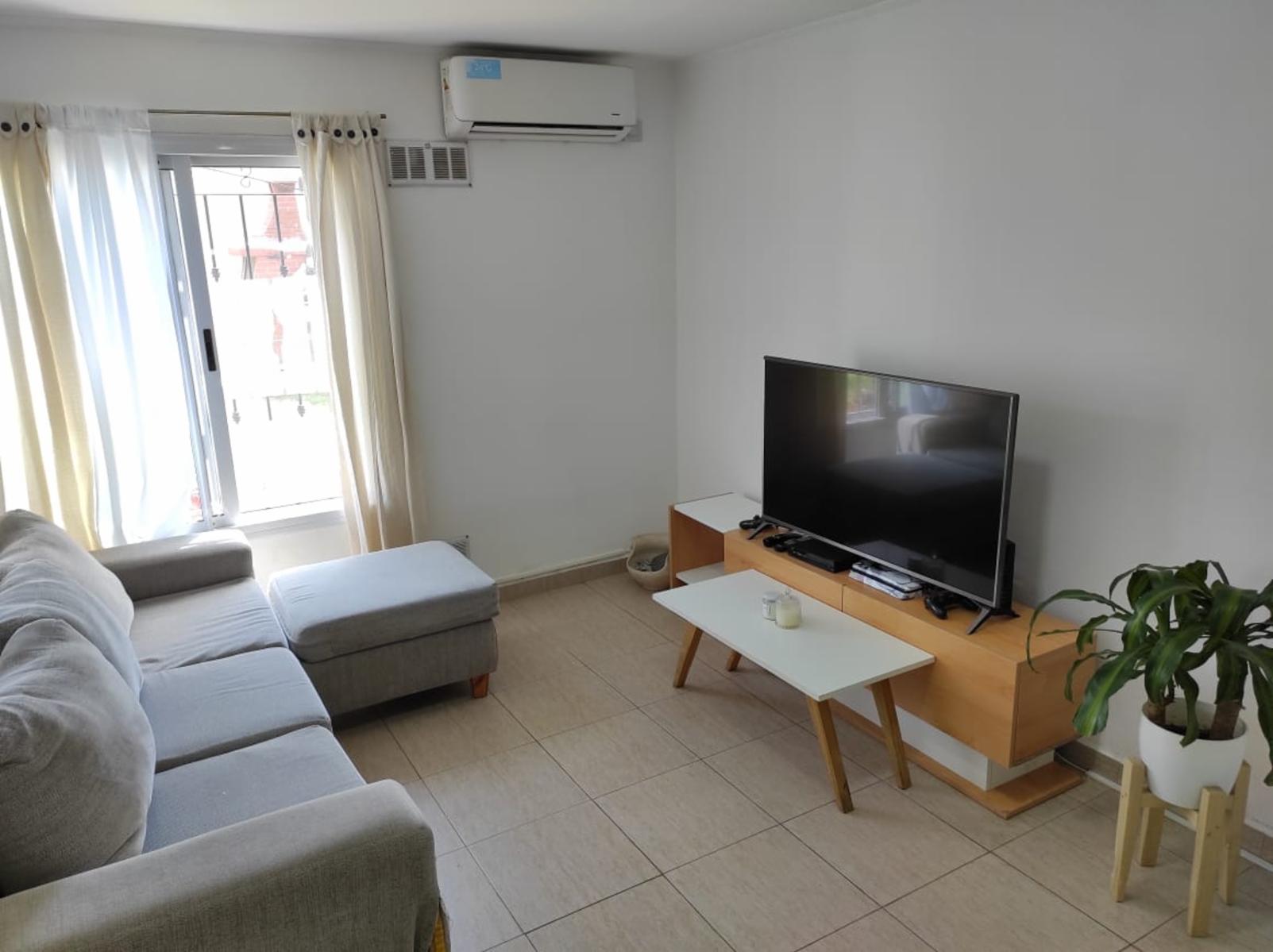 Departamento dos ambientes en planta baja con bajas expensas — foto 2