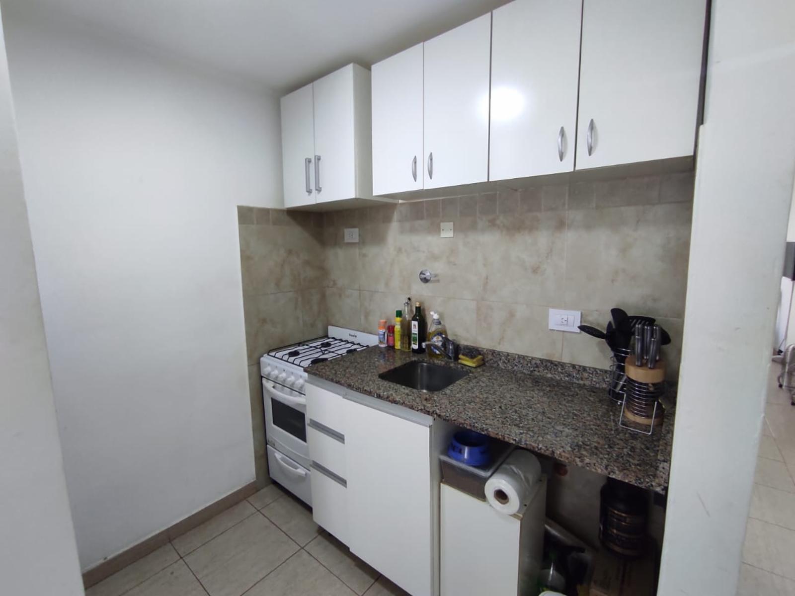 Departamento dos ambientes en planta baja con bajas expensas — foto 6