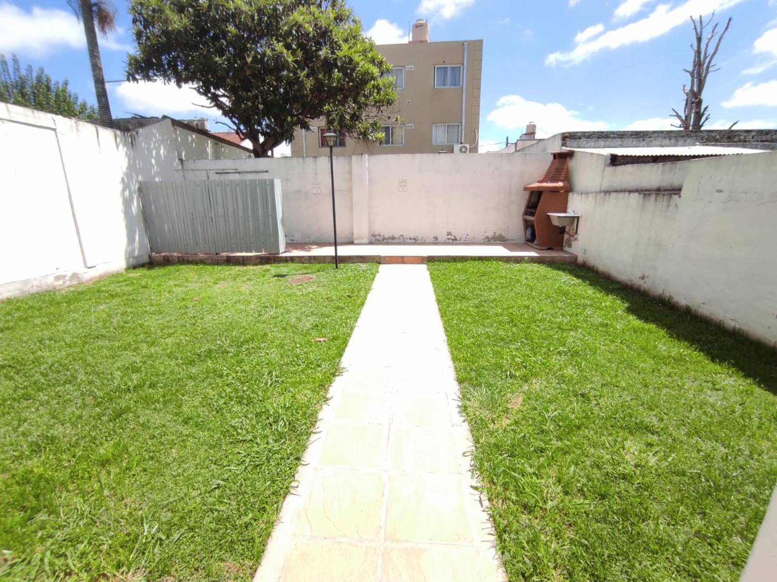 Departamento dos ambientes en planta baja con bajas expensas — foto 12