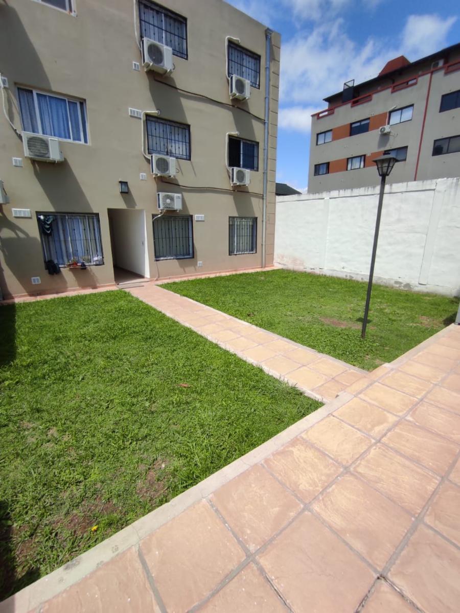Departamento dos ambientes en planta baja con bajas expensas — foto 15