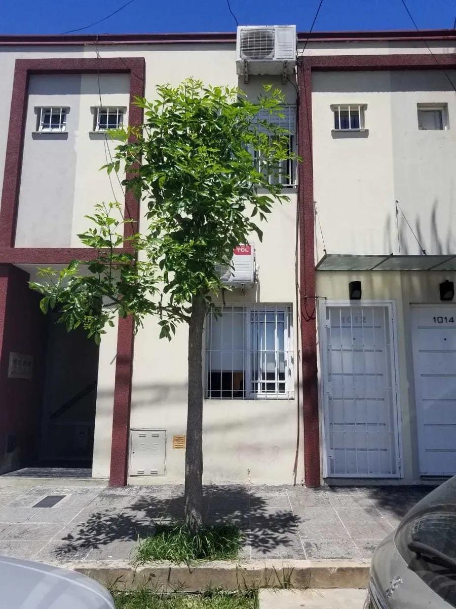Duplex tres ambientes con patio