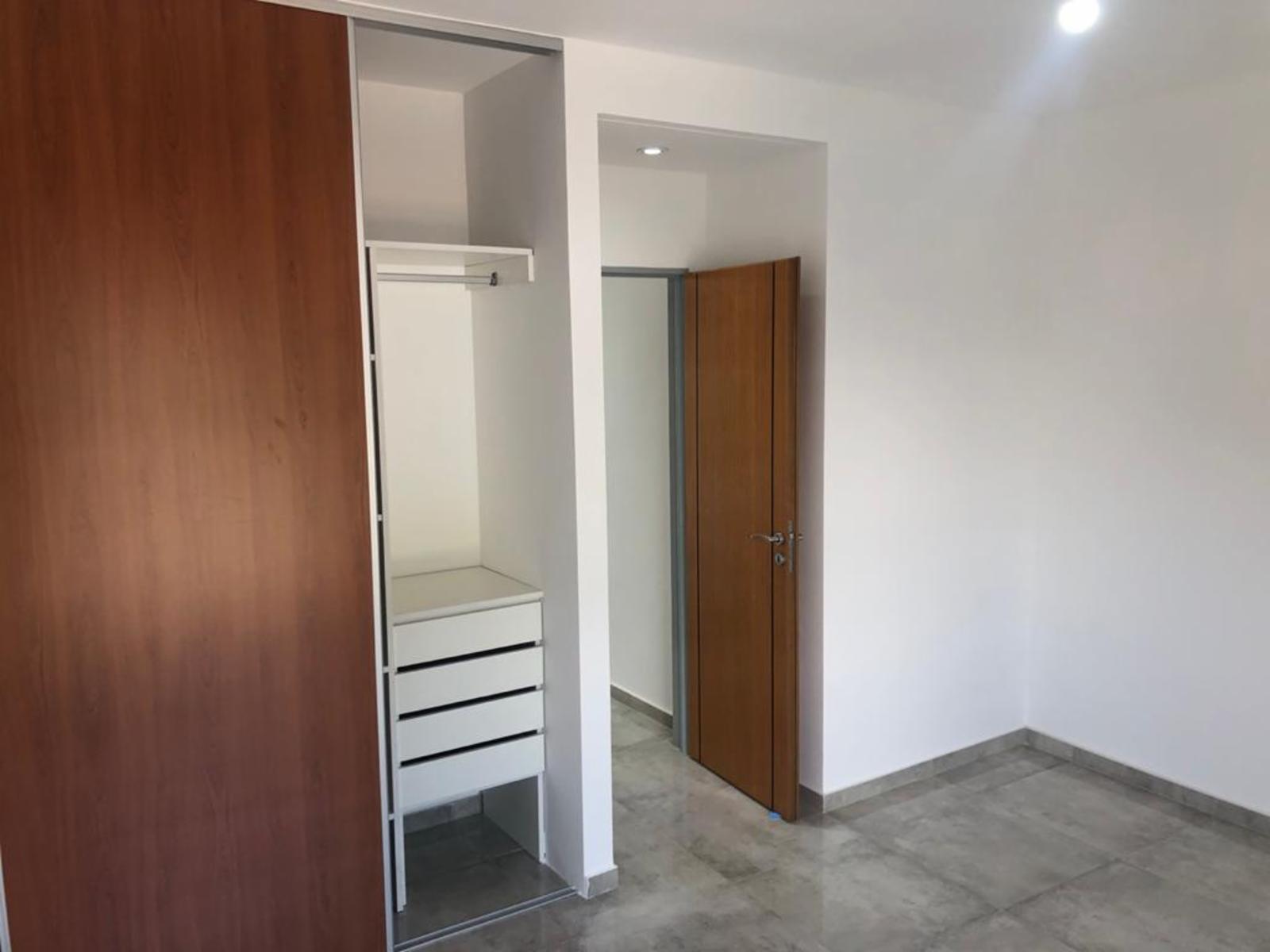 Excelentes amplios departamentos de categoría de 2 ambientes con dos balcones en Ramos Mejia