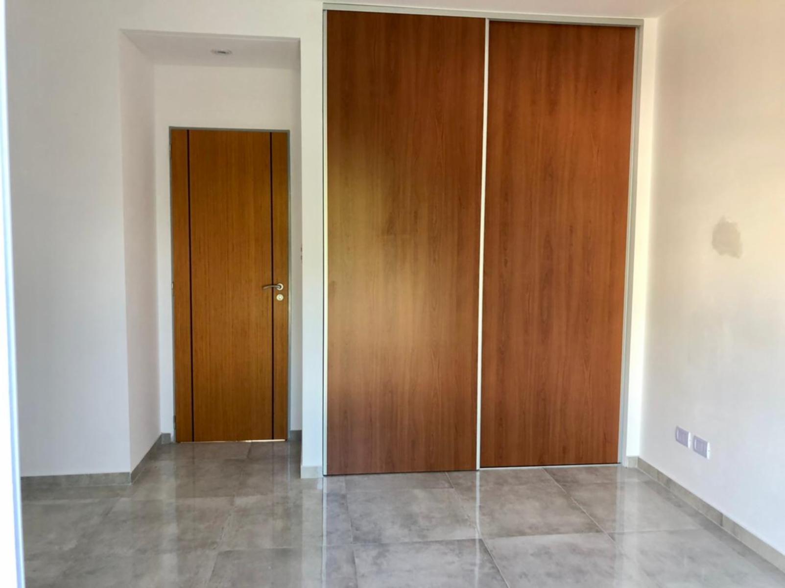 Excelentes amplios departamentos de categoría de 2 ambientes con dos balcones en Ramos Mejia — foto 6