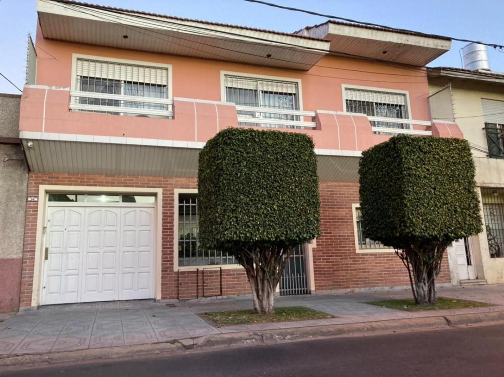 Excelente PH en venta de 3 ambientes con amplio fondo en Ramos Mejia