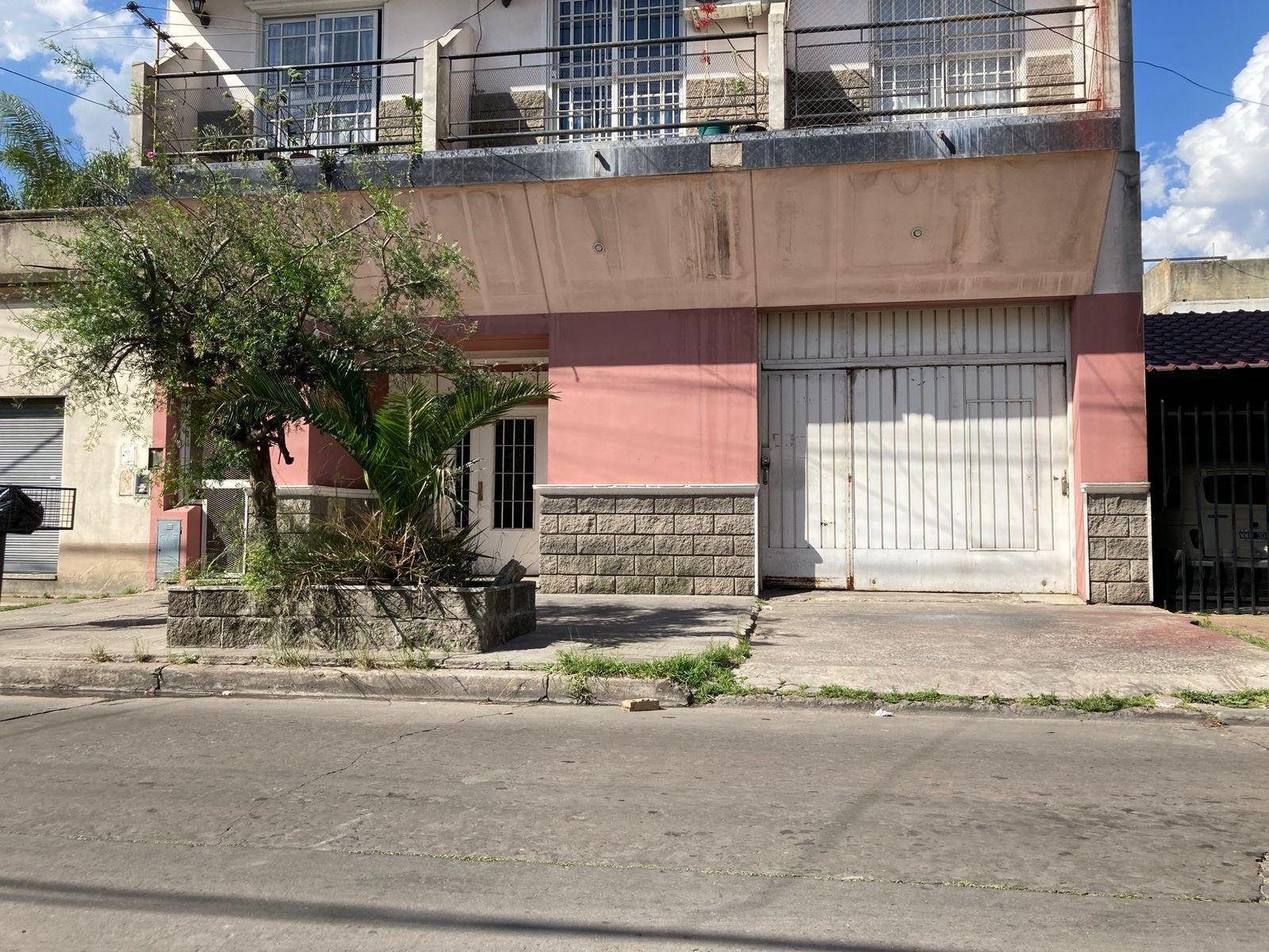 Excelente Galpón de 280m2 cubiertos ubicado en Lomas del Mirador