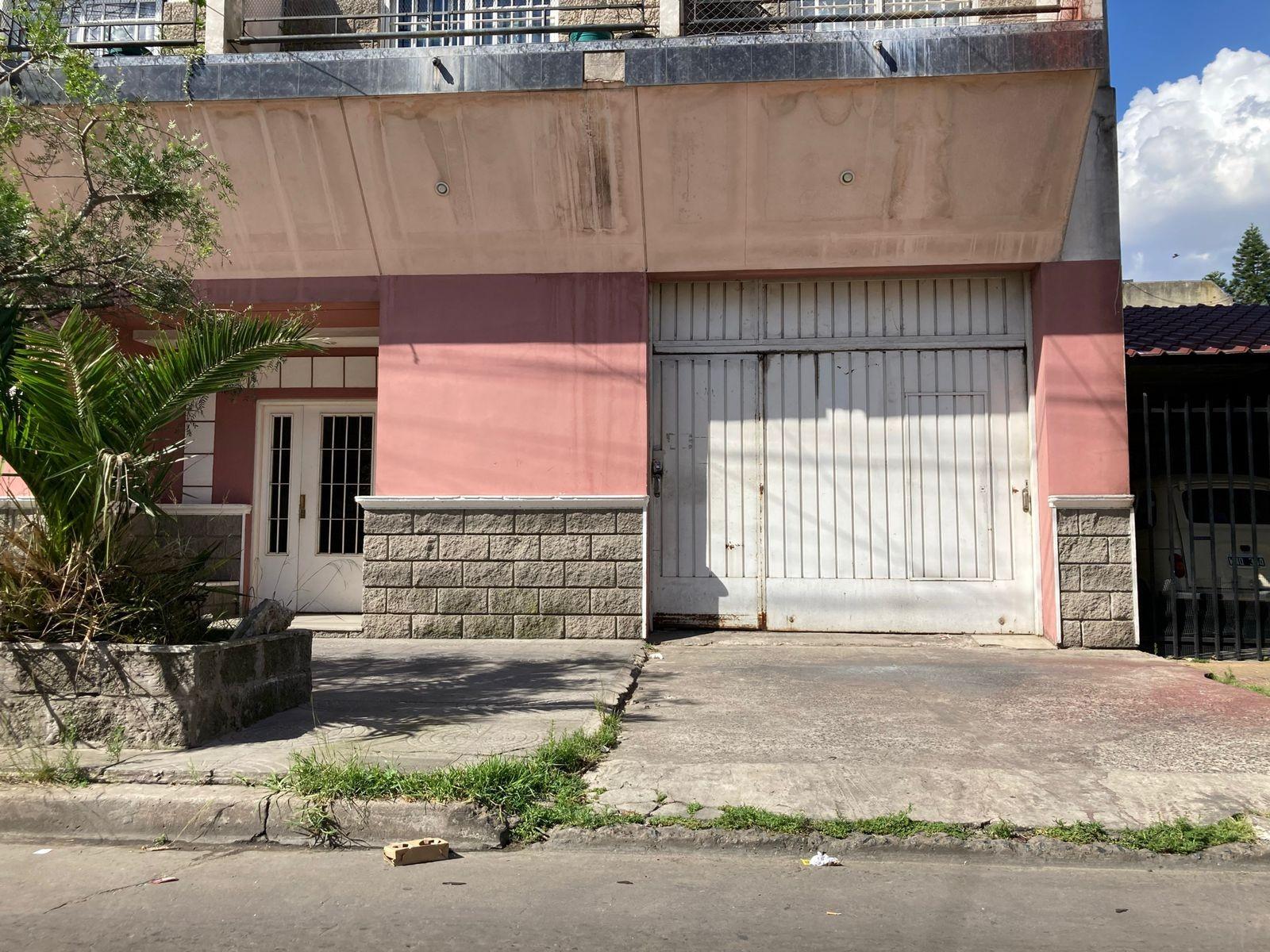 Excelente Galpón de 280m2 cubiertos ubicado en Lomas del Mirador — foto 2