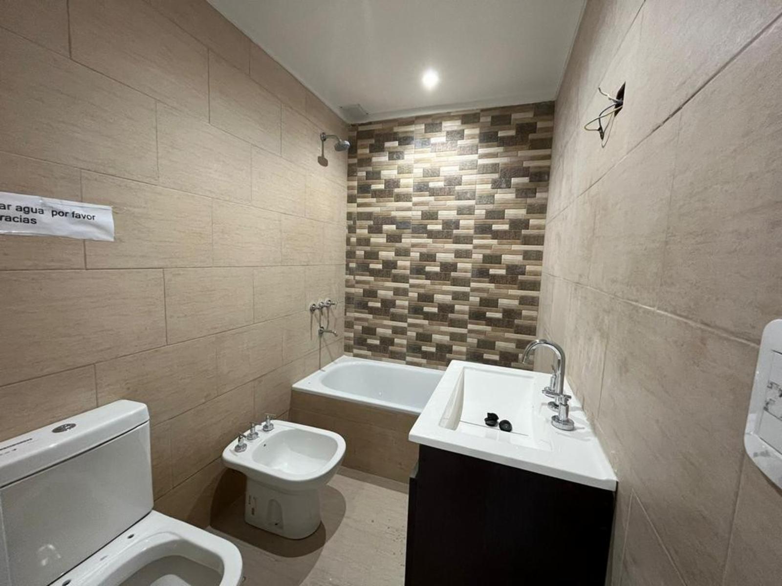 Departamentos de 2 ambientes a estrenar en segundo piso contrafrente por escalera. — foto 2