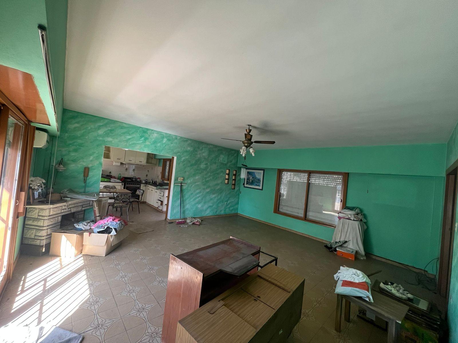 Excelente propiedad multifamiliar con: Local, Vivienda 4 ambientes en primer piso y garaje, dos PH 2 ambientes en planta baja en estado original. — foto 15