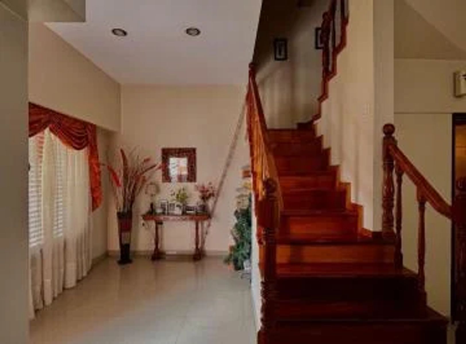 Casa en Lote Propio de 10 X 42 con Piscina y Quincho — foto 2