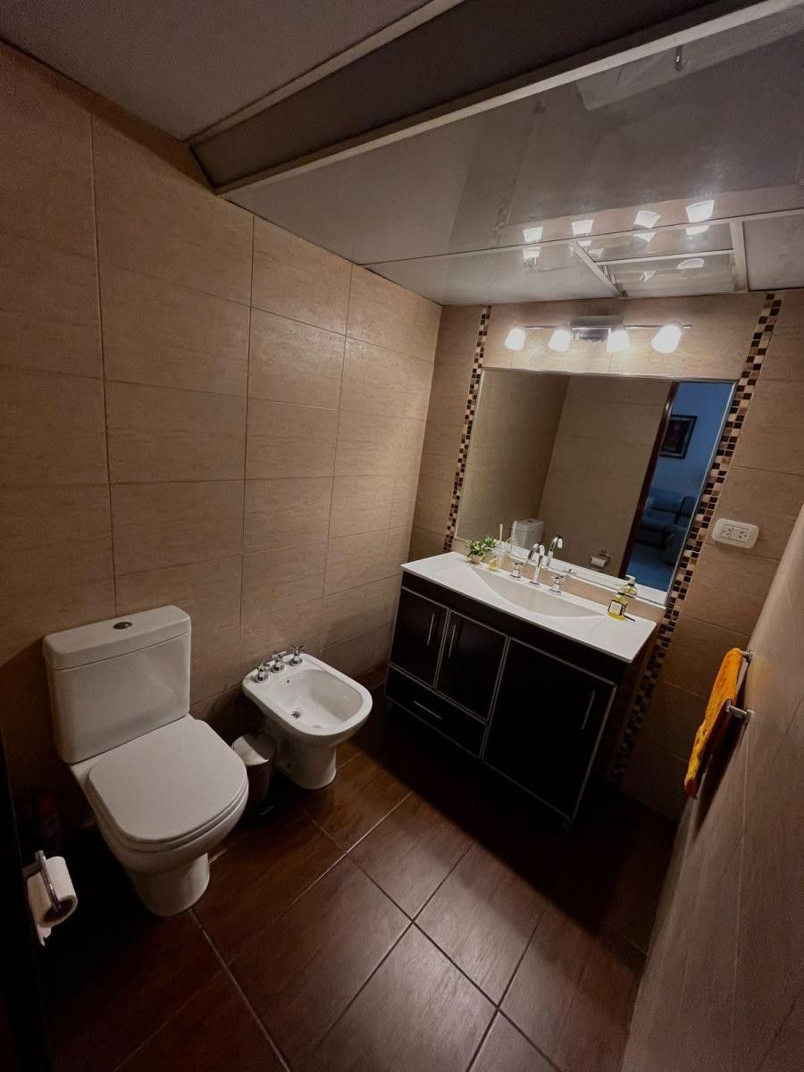 Casa en Lote Propio de 10 X 42 con Piscina y Quincho — foto 9