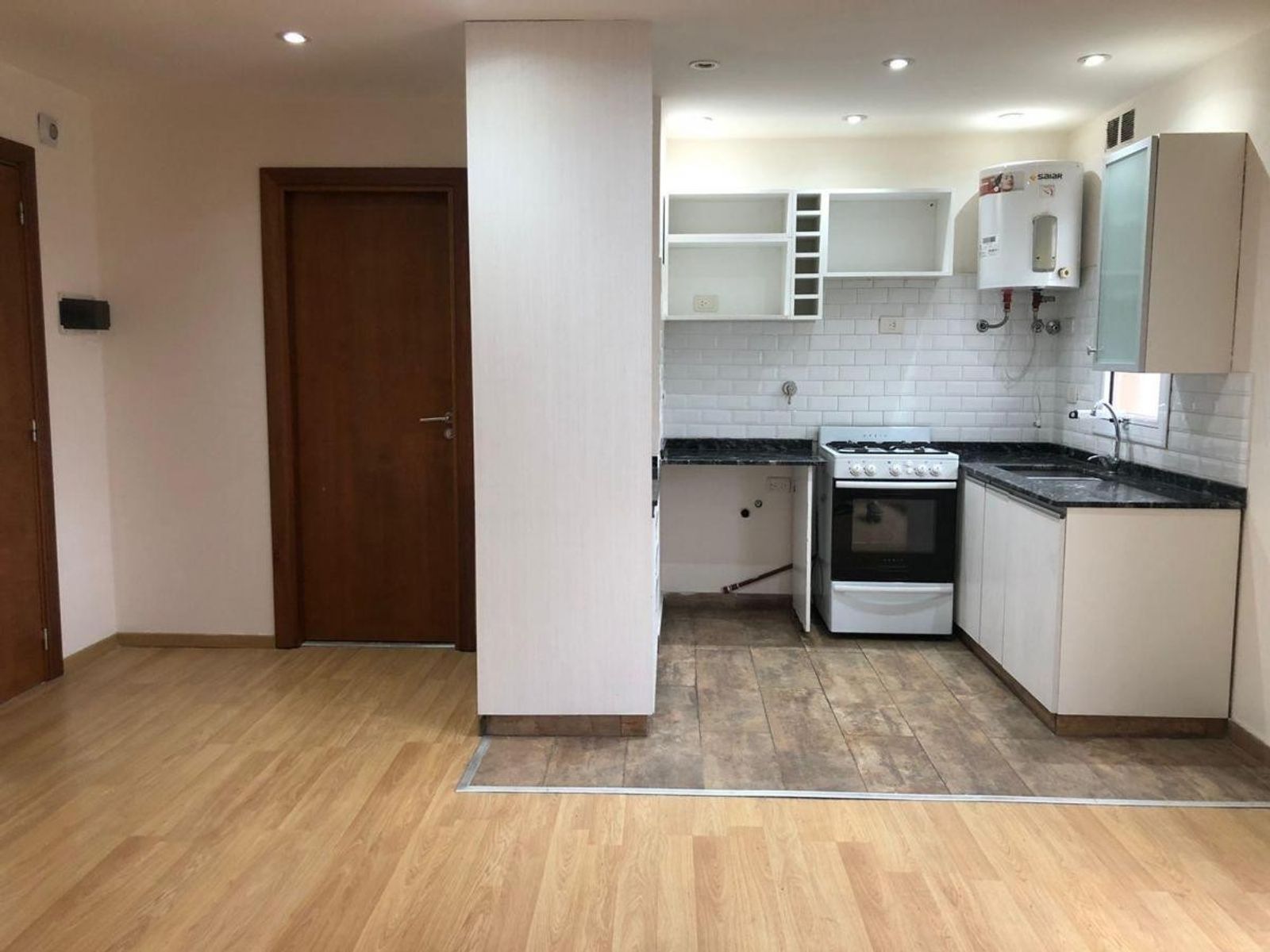 Monoambiente con Balcon y Cochera — foto 8