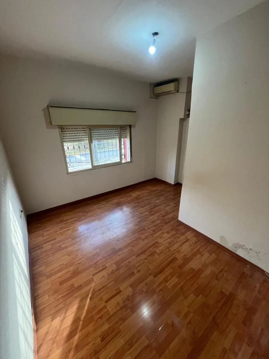 Apto Credito - PH Dos Ambientes Al Frente con Patio y Galpon — foto 4