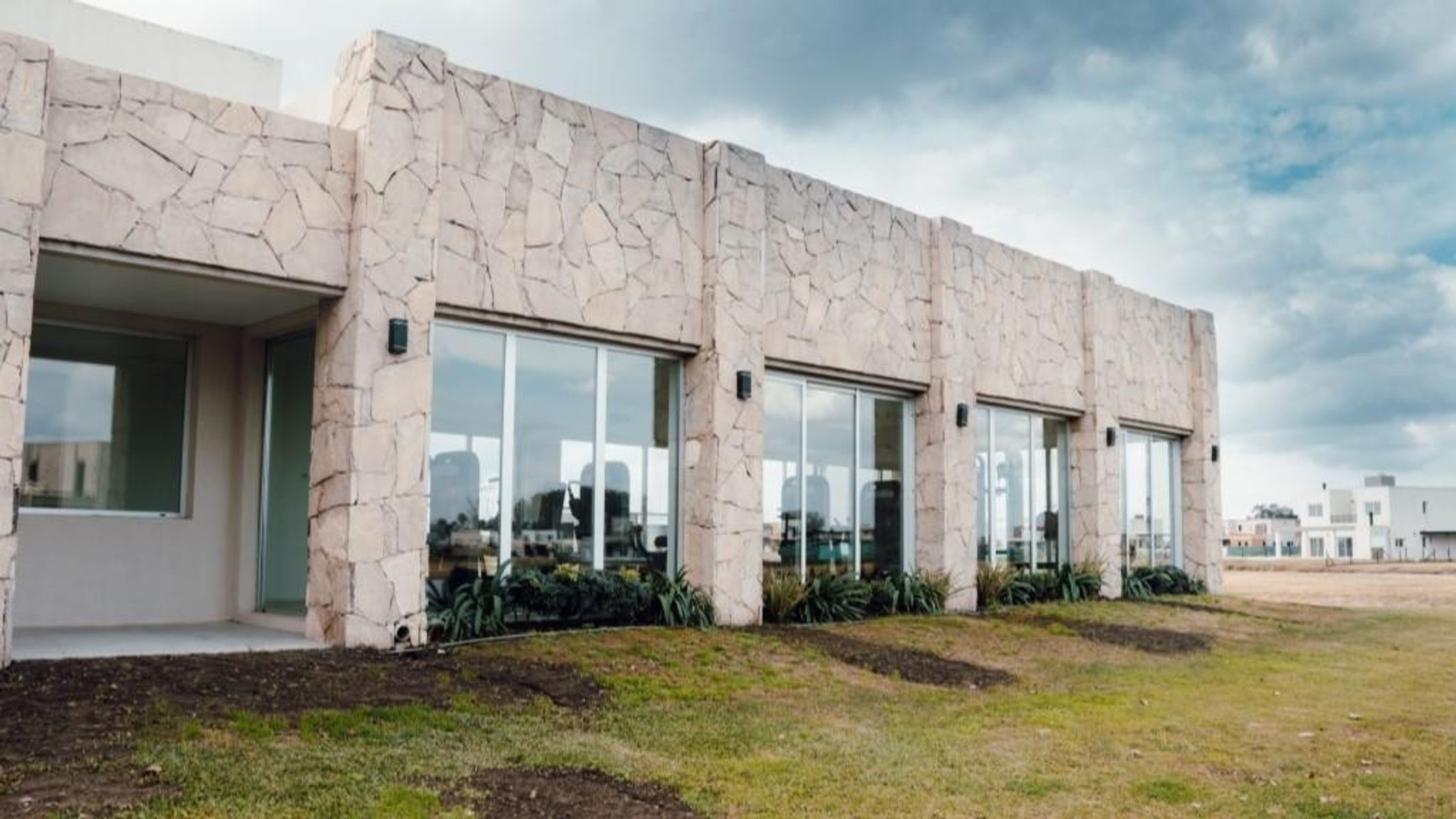 Lote de 1105 m² en La Alameda a La Laguna en Barrio Nautico — foto 3