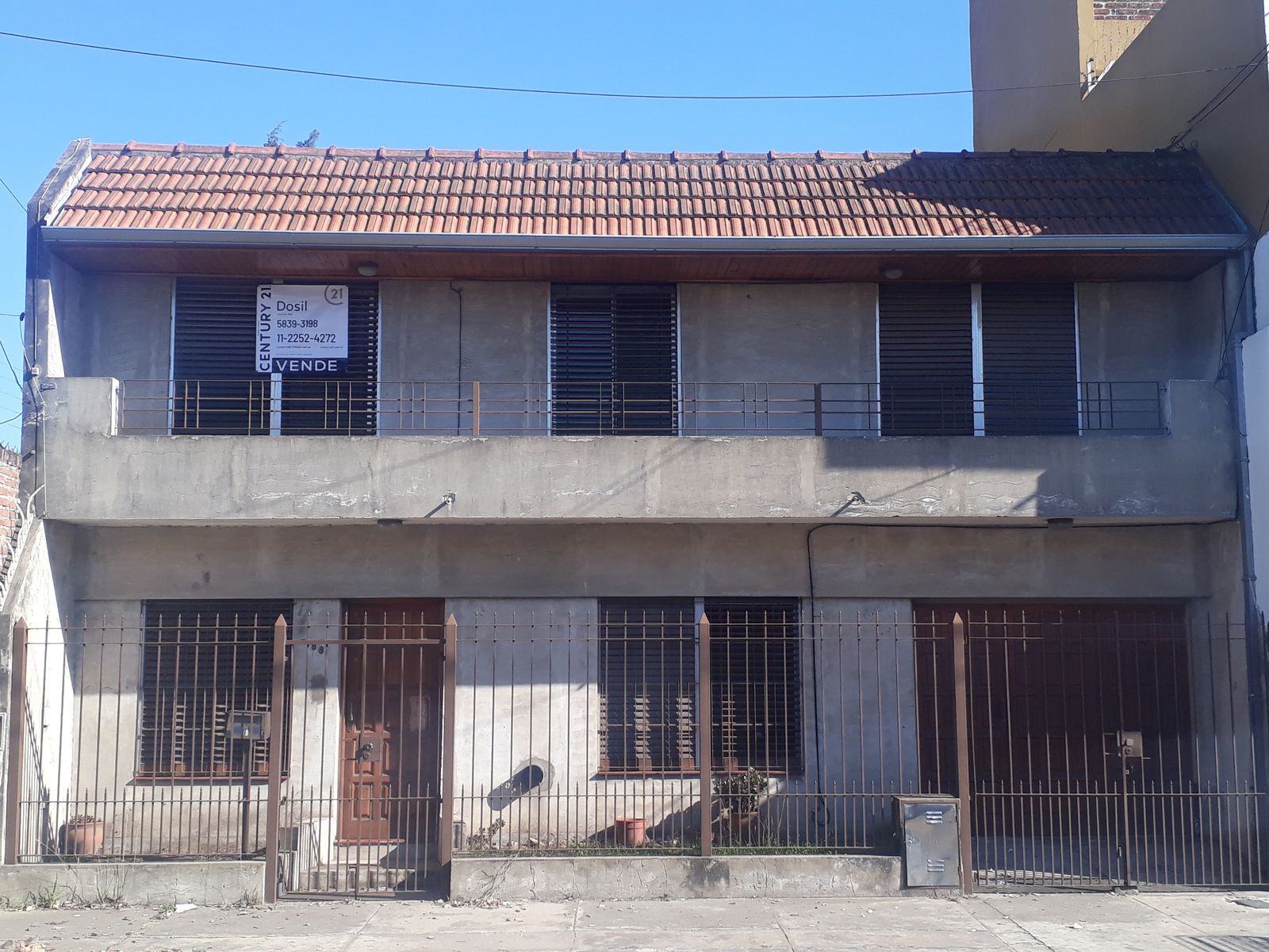 VENTA CASA 5 AMB. C/QUINCHO Y PILETA BERNAL OESTE