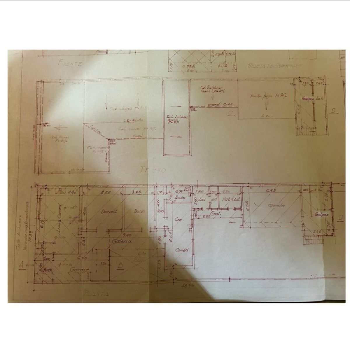 CASA EN VENTA 4 AMBIENTES EN TEMPERLEY - GARAJE, QUINCHO, FONDO LIBRE -LOTE 10.40X49