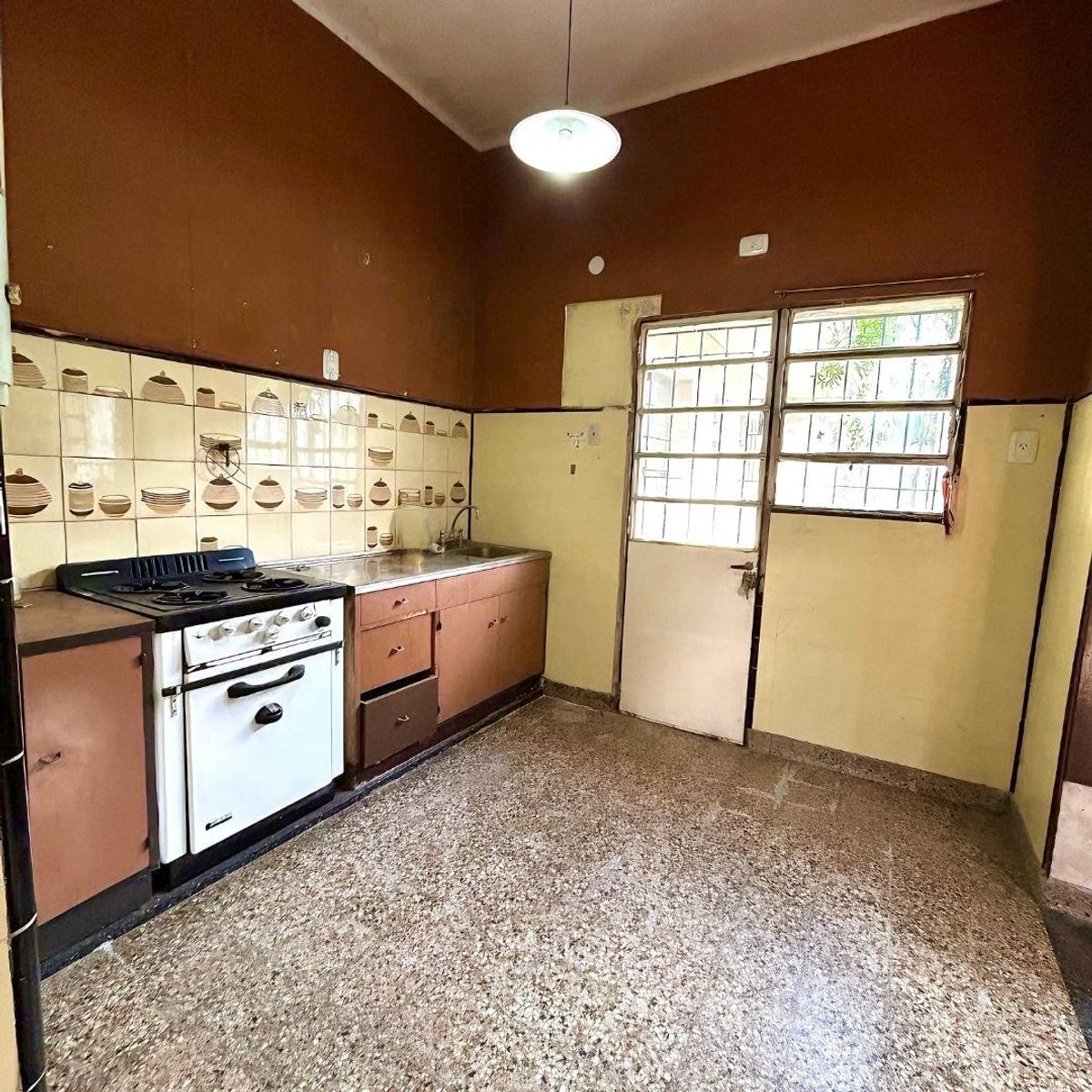 CASA EN VENTA 4 AMBIENTES EN TEMPERLEY - GARAJE, QUINCHO, FONDO LIBRE -LOTE 10.40X49 — foto 8