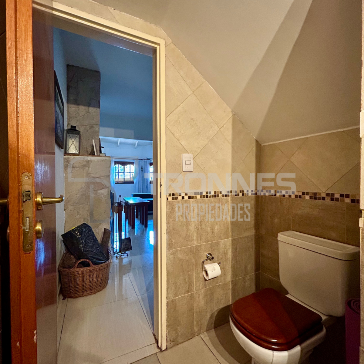 CASA EN VENTA 6 AMBIENTES CON FONDO VERDE, PISCINA, PARRILLA Y COCHERA — foto 11