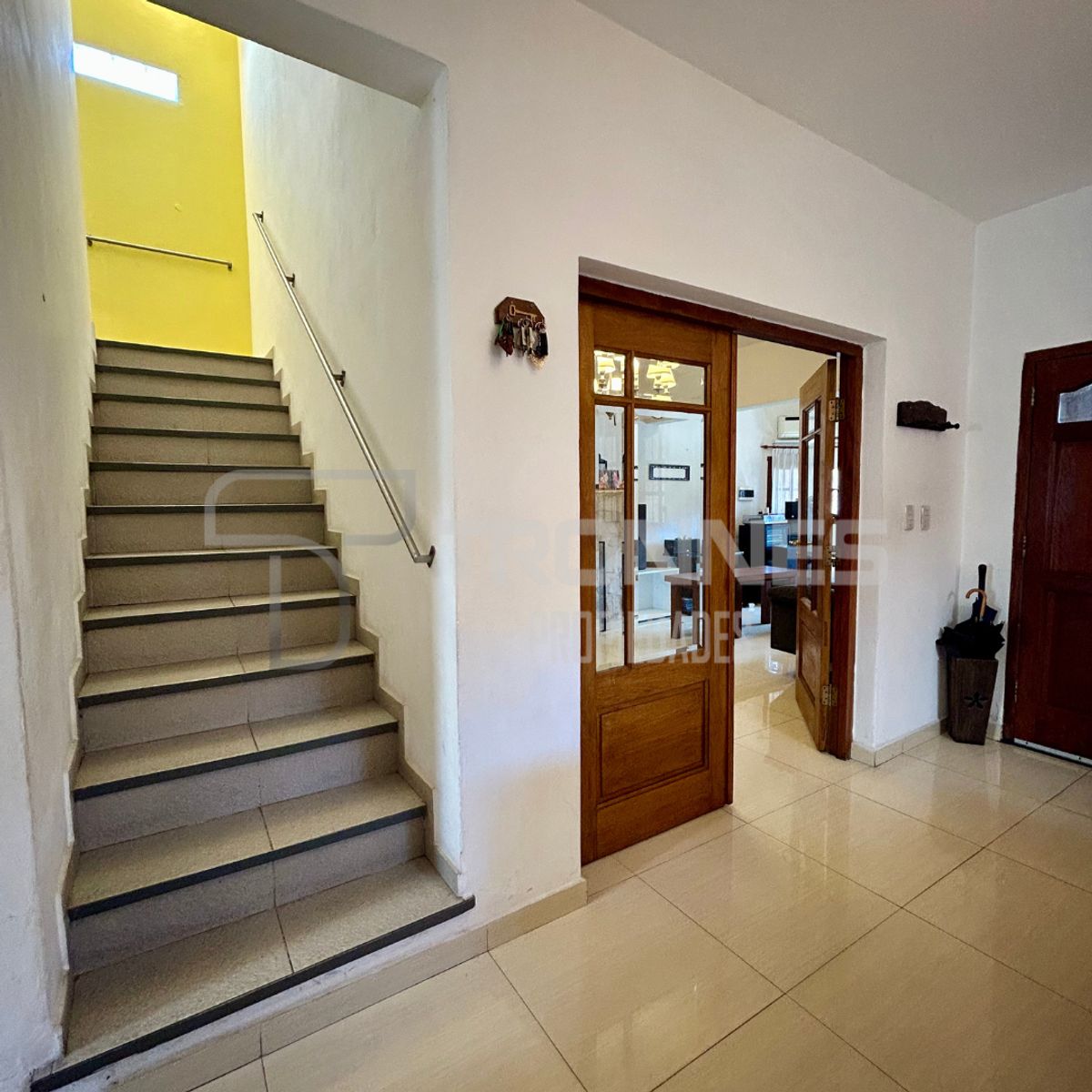 CASA EN VENTA 6 AMBIENTES CON FONDO VERDE, PISCINA, PARRILLA Y COCHERA — foto 12