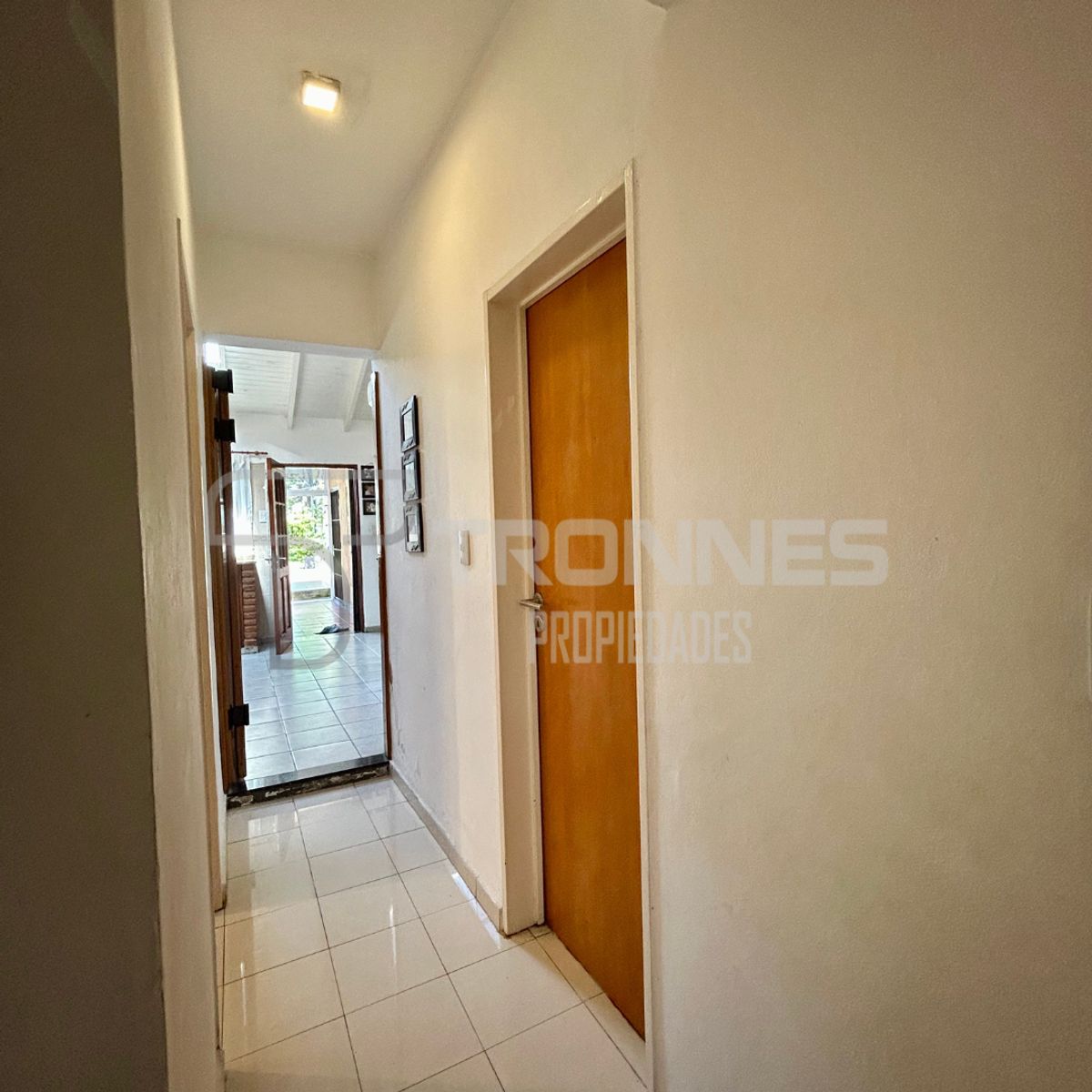 CASA EN VENTA 6 AMBIENTES CON FONDO VERDE, PISCINA, PARRILLA Y COCHERA — foto 13