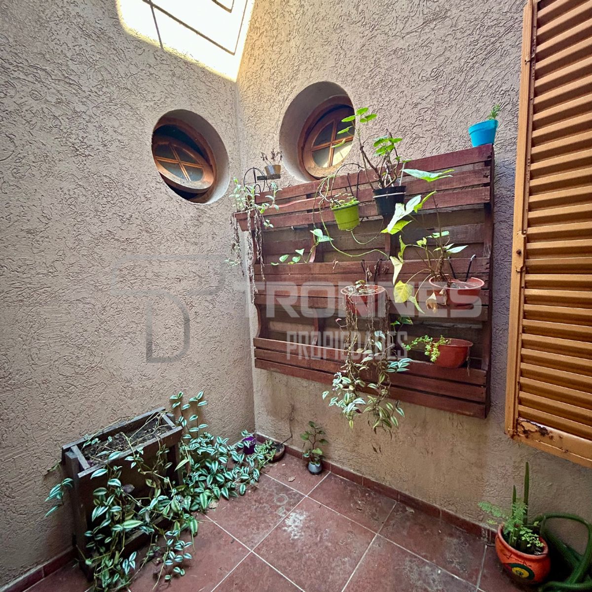 CASA EN VENTA 6 AMBIENTES CON FONDO VERDE, PISCINA, PARRILLA Y COCHERA — foto 15