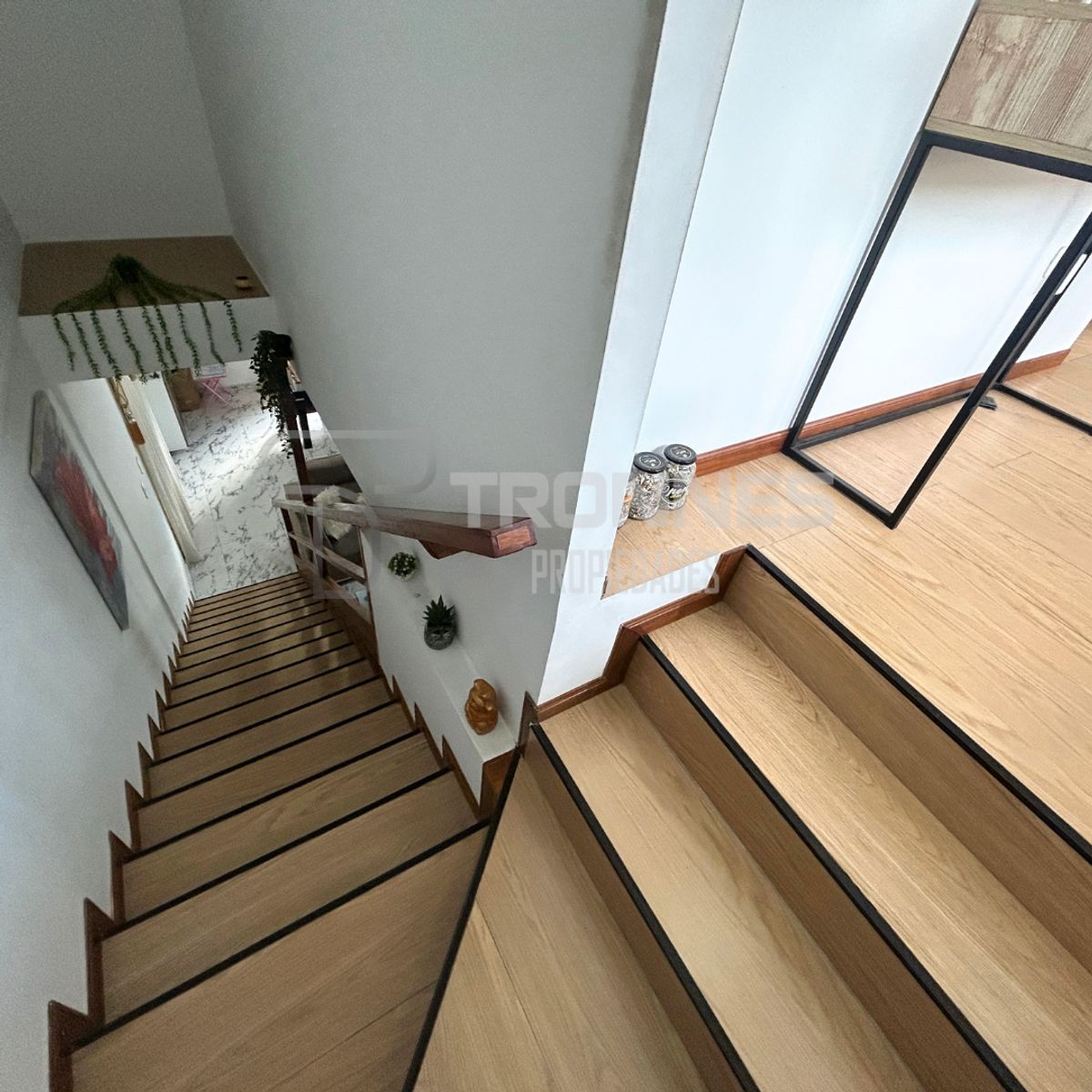 Venta Casa en Ph 5 Ambientes en 2 Plantas en Banfield - Garaje, Patio y Terraza - 16